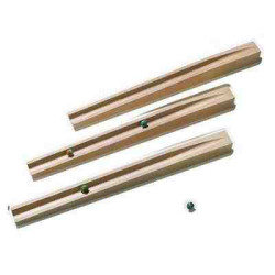 RAILS INCLINATS PER CIRCUIT BALES FUSTA Haba