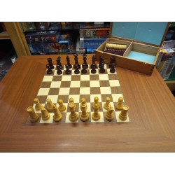 TAULA ESCACS  AMB PECES ESCACS I DAMES Casa Mora